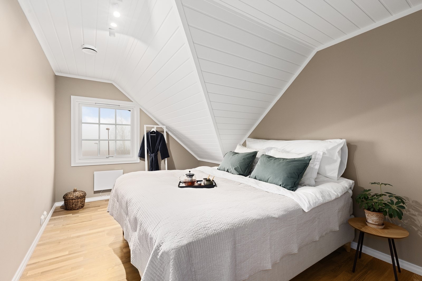 Soverommene er malt opp i lyse og delikate fargetoner. Galleribilde