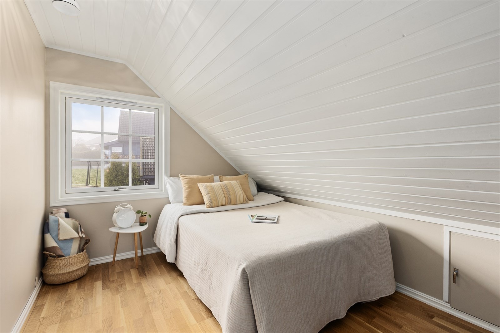 Soverommene har god plass til seng og garderobeløsning. Galleribilde