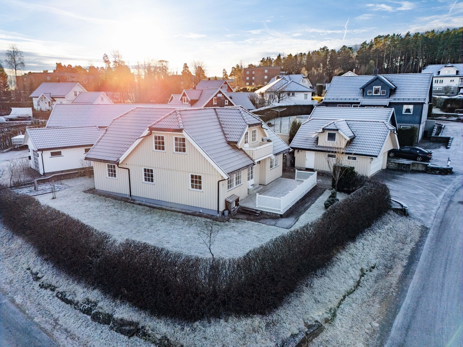 Her er det plass til "fotballbane" for de minste, trampoline og hage til å utforske med både bær "åker" og frukttrær! Galleribilde