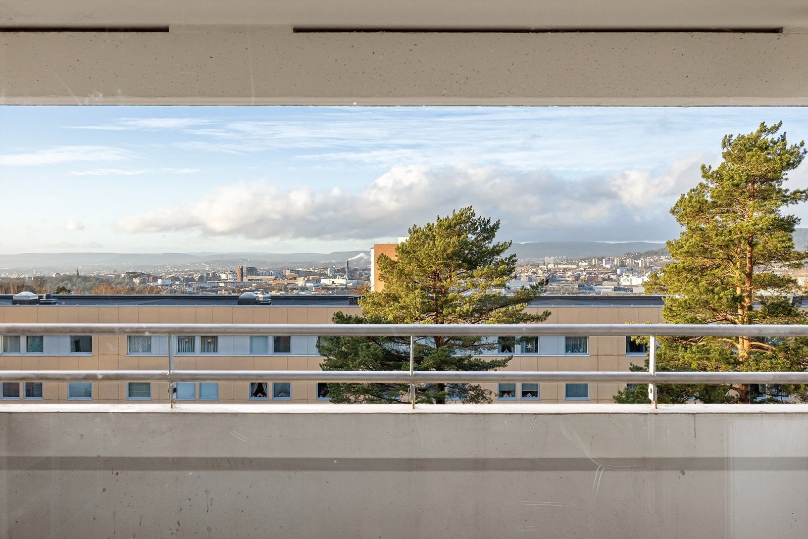 Her kan du nyte sene sommerkvelder og flott utsikt. Galleribilde