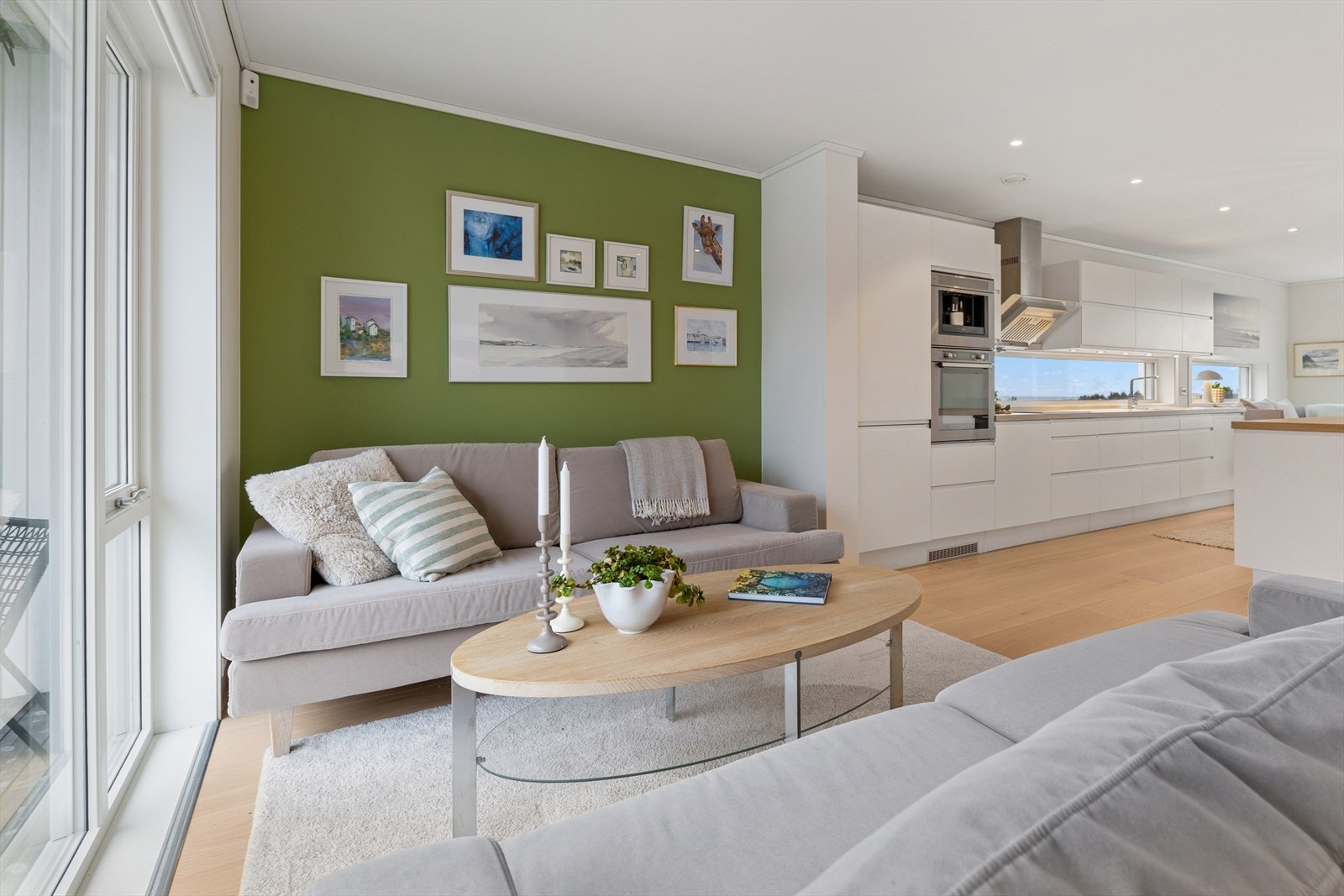 På denne veggen har selger klargjort for en fremtidig døråpning mot hagestuen, dersom kjøper ønsker å etablere dette. Galleribilde