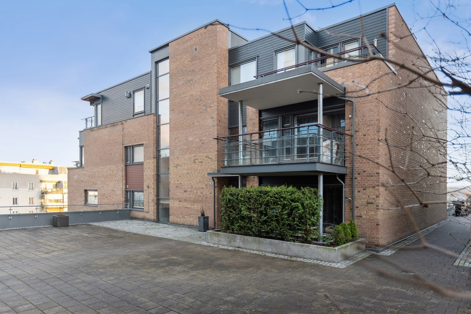 Kjørbokollen 25 er en 2-roms eierleilighet på 54 kvm (internt bruksareal) oppført i 2006. Galleribilde