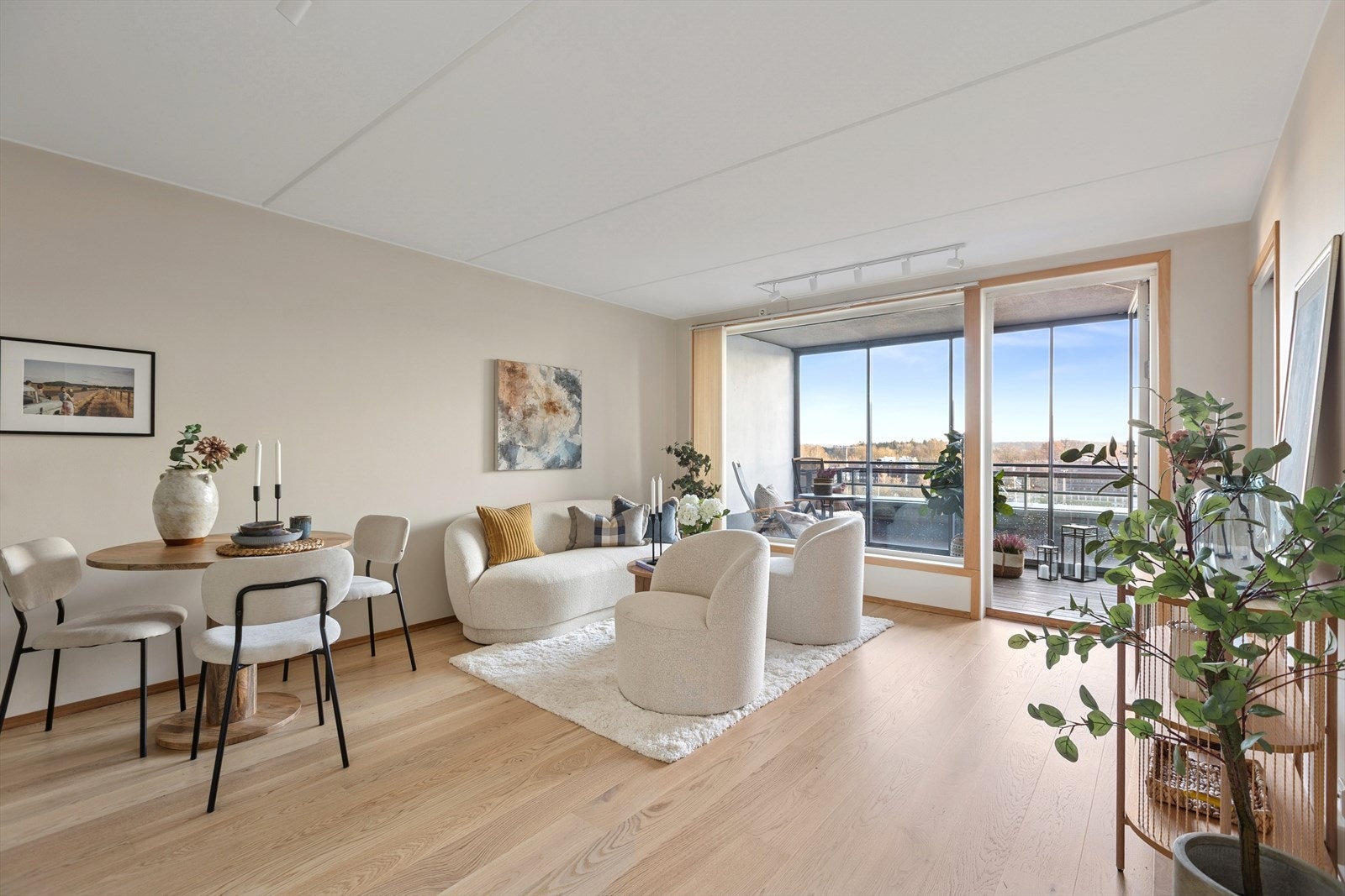 Anders Karlaug v/DNB Eiendom presenterer Kjørbokollen 25! Galleribilde