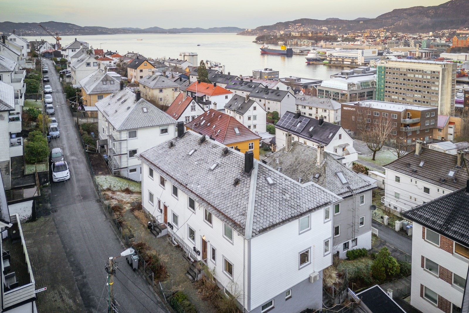 Det er flere fine turmuligheter i området, med blant annet Løvstien og Løvstakken, verdt å nevne er også Damsgårdssundet og Nygårdsparken, der det er flere fine badeplasser som er populære på sommeren. Galleribilde