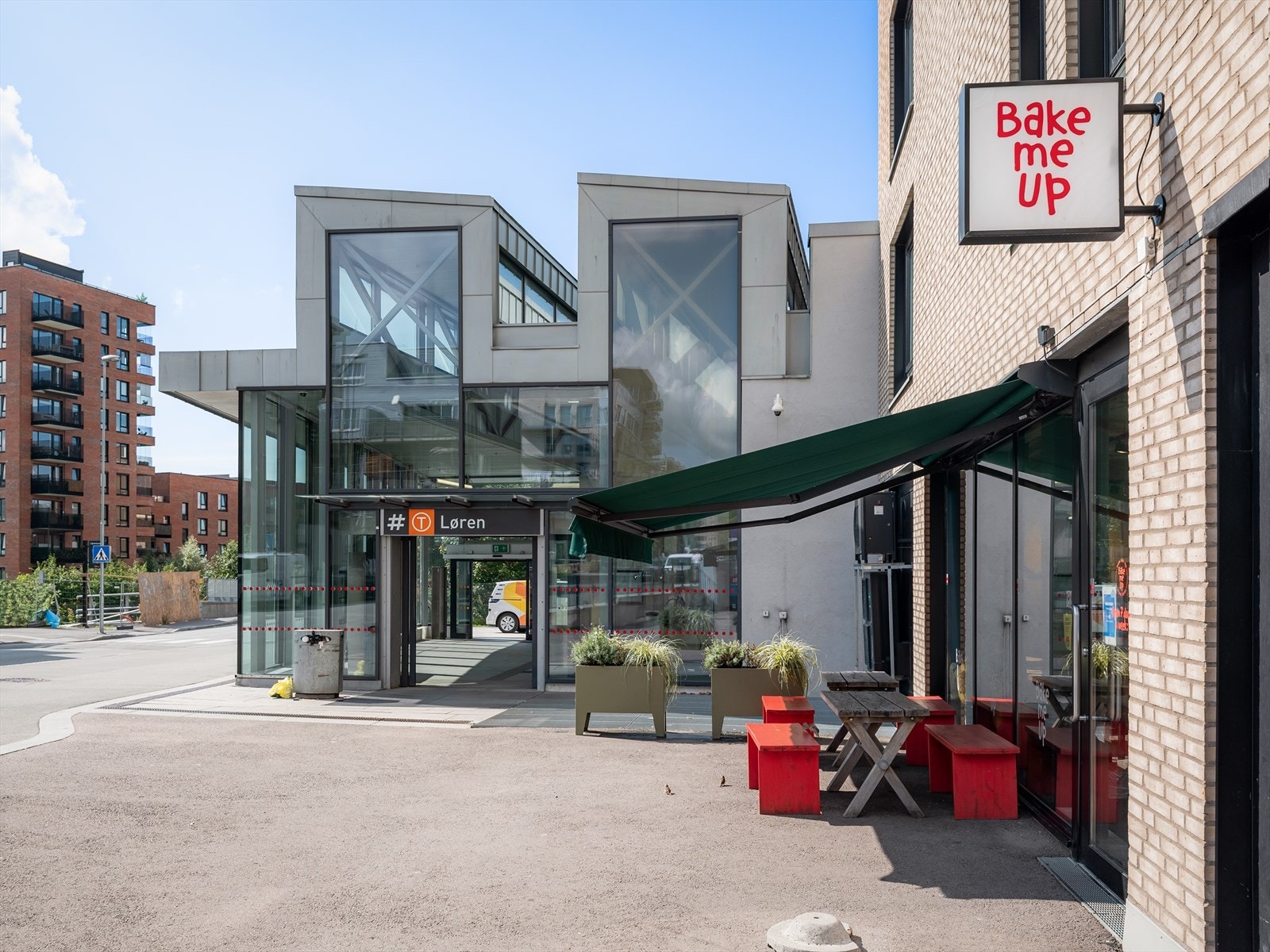 Kort gange til kollektiv i form av T-bane, trikk og buss. Galleribilde