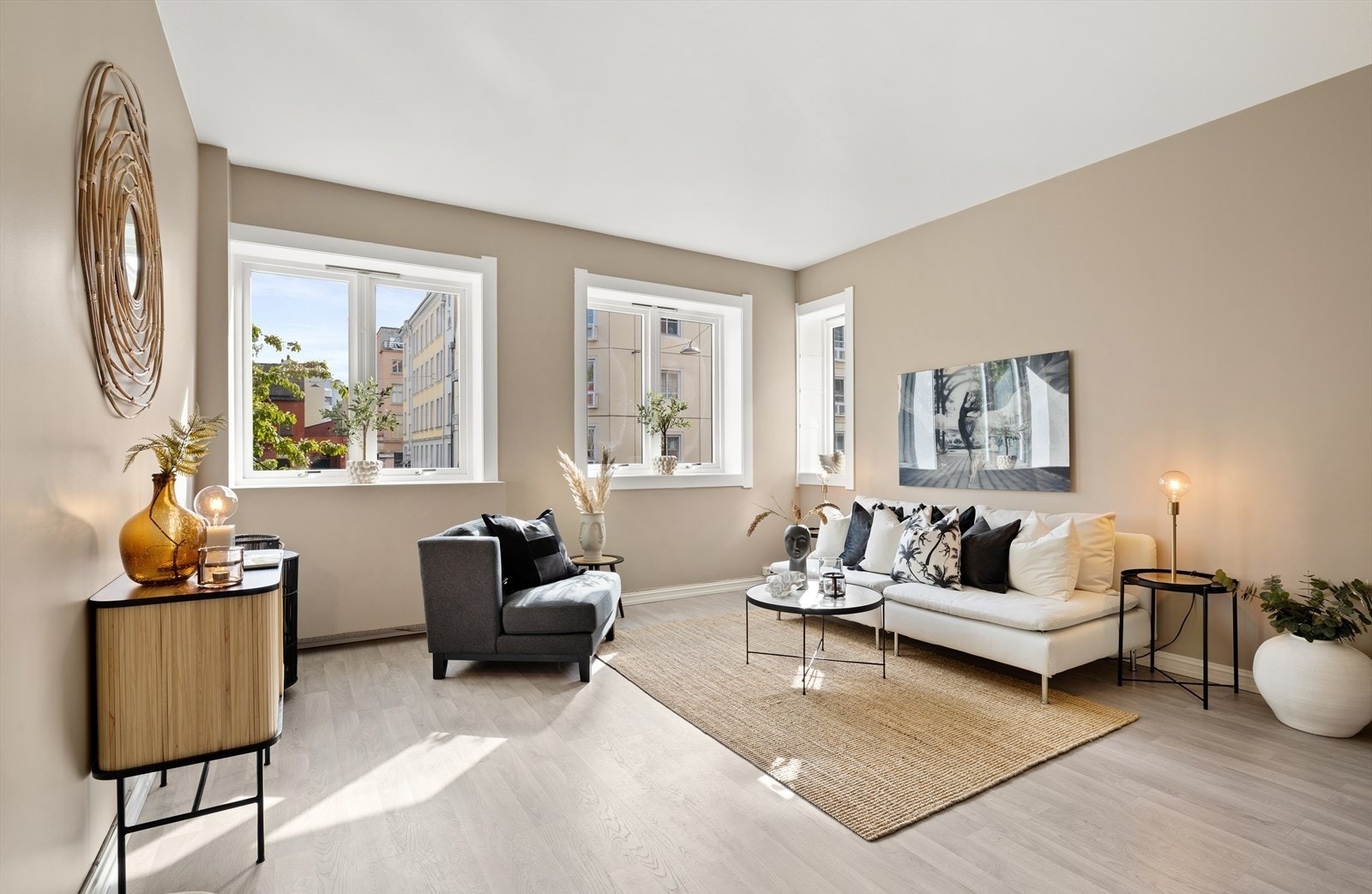 Innbydende stue med gode møbleringsmuligheter Galleribilde