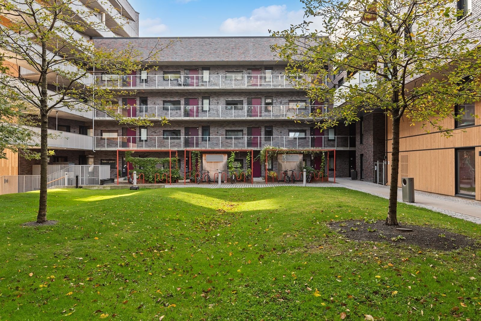 Hyggelige fellesområder i bakgård. Galleribilde