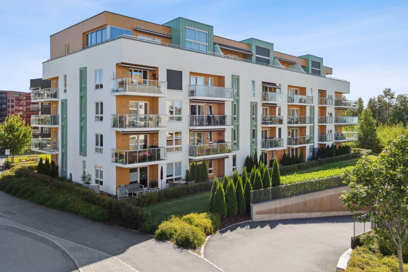 Velkommen til Idretten 20 -2. etasje.
Lys og moderne leilighet med god planløsning og balkong. Galleribilde