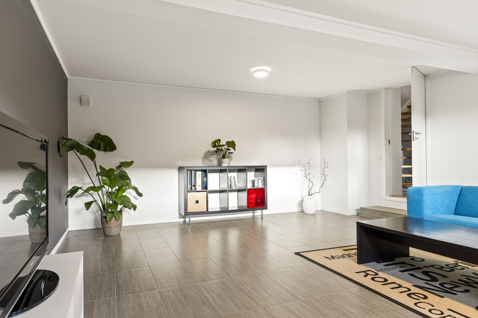 Kjellerstuen er på de originale byggetegningene definert som hobbyrom og er ikke godkjent for varig opphold. Galleribilde