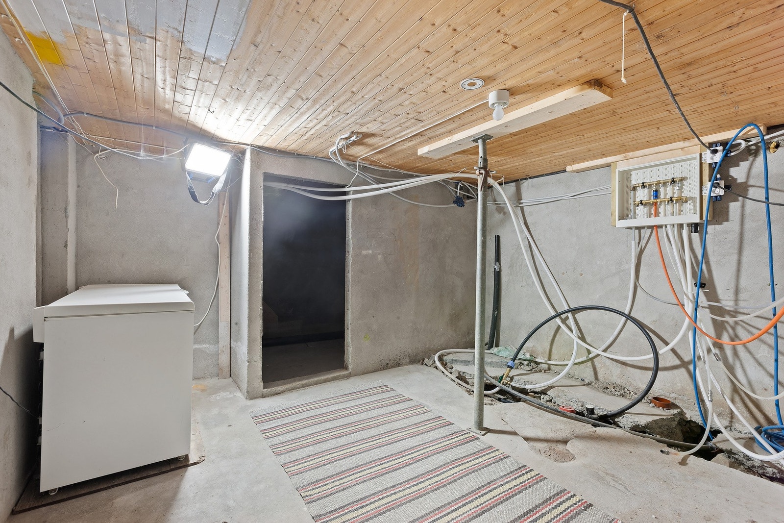 Godt med lagringsplass i kjelleren. Galleribilde