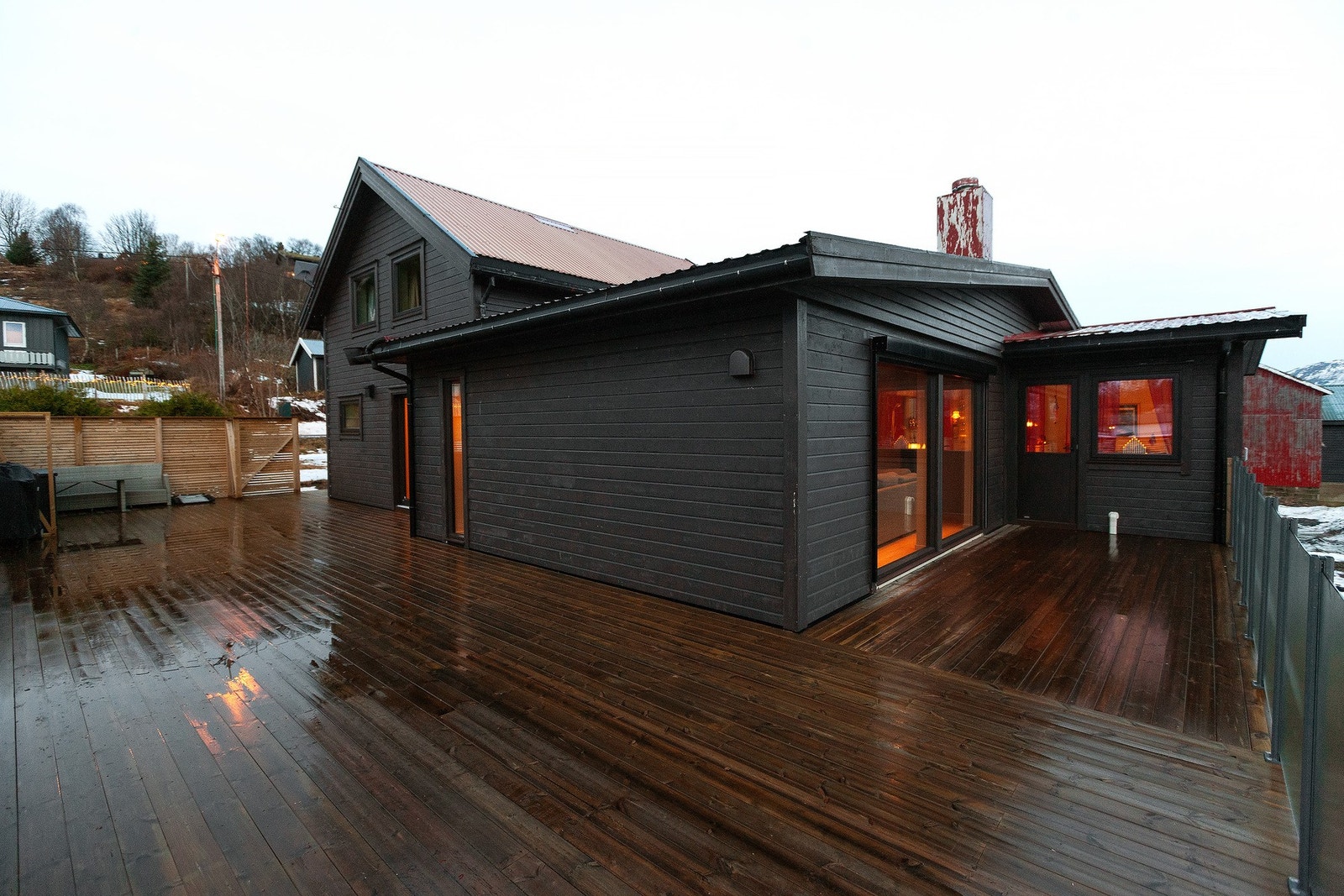 Her kan man nyte late sommerdager og nyte utsikten. Galleribilde