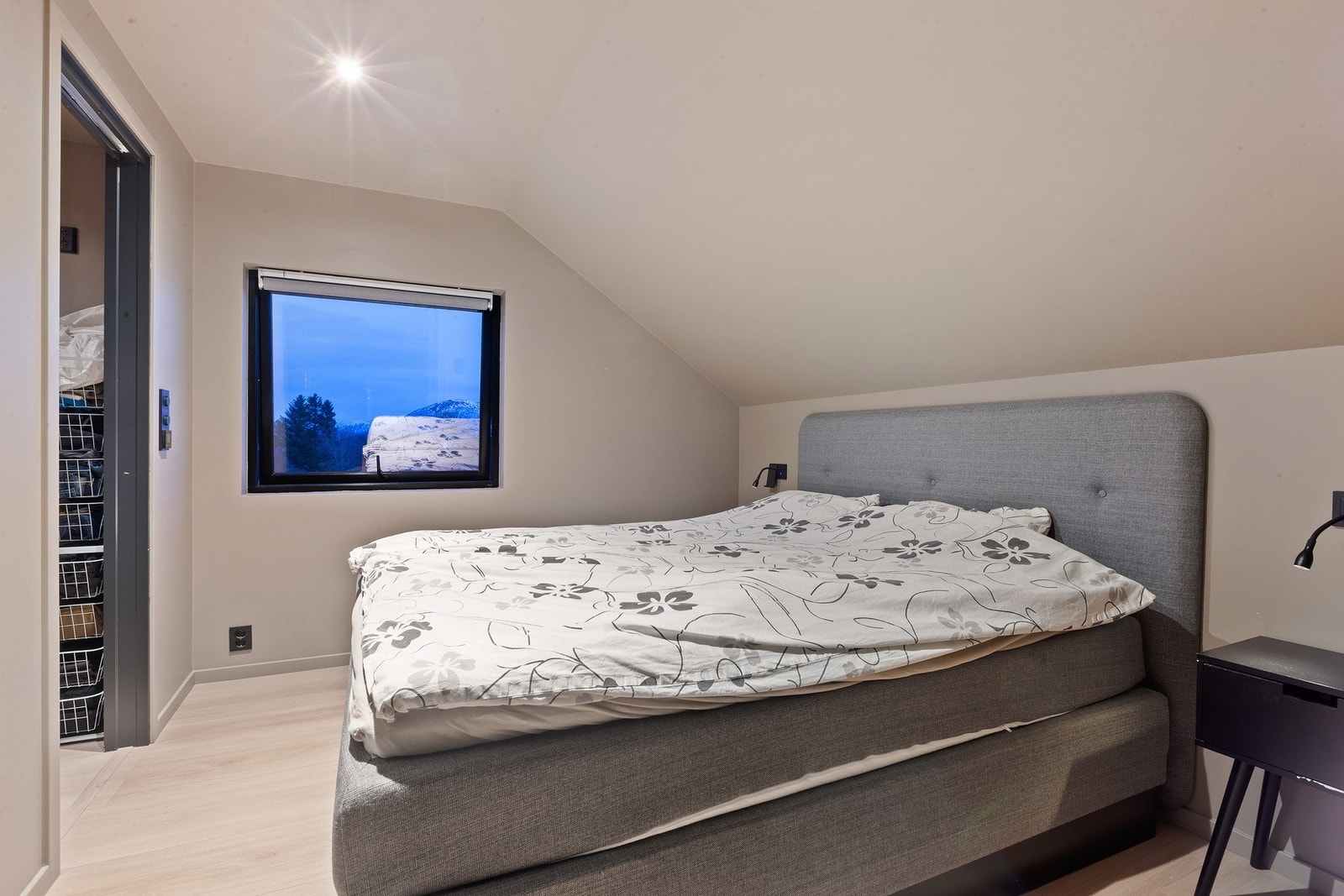 Hovedsoverom med garderoberom. Galleribilde