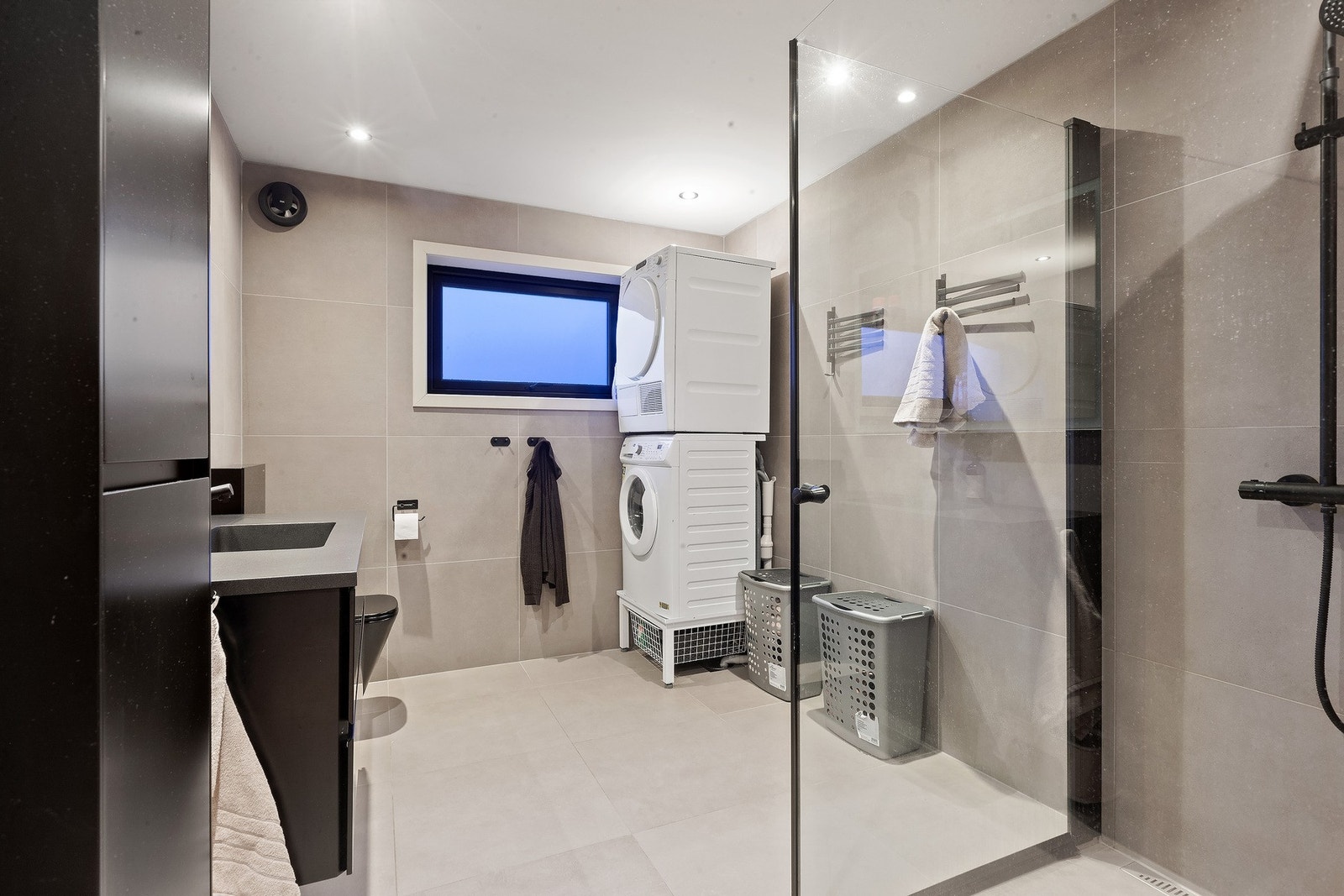 Bad/vaskerom med behagelig varme i gulv. Galleribilde