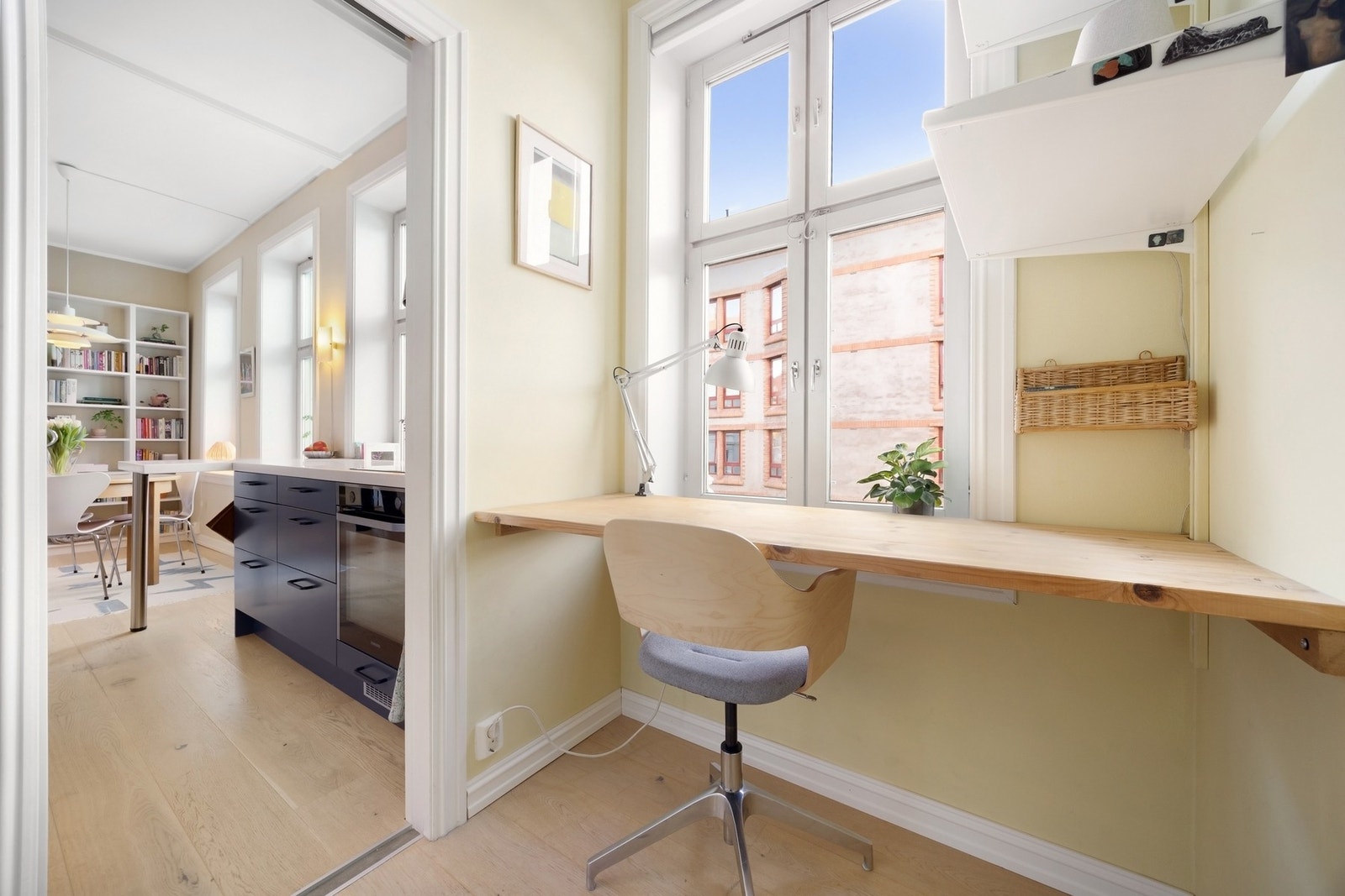 Leiligheten disponerer 2 boder i kjeller og 1 bod som deles med naboen og som er lokalisert i trappeoppgangen. Galleribilde