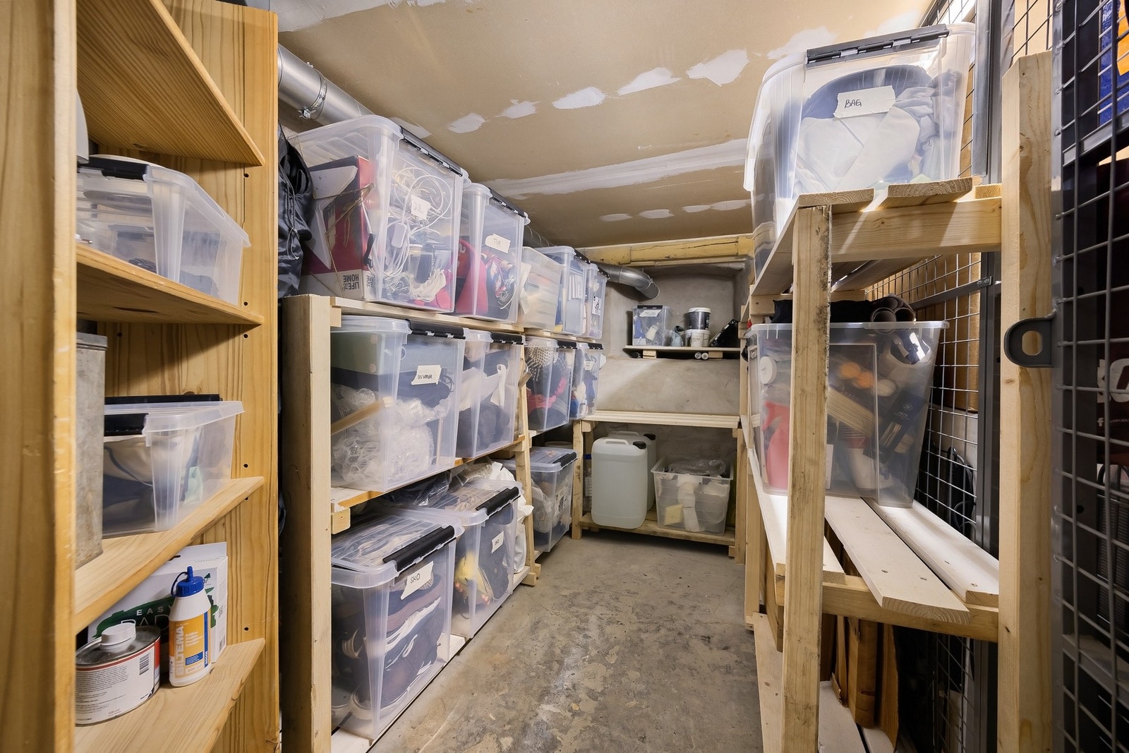 1 av 2 kjellerboder. Galleribilde