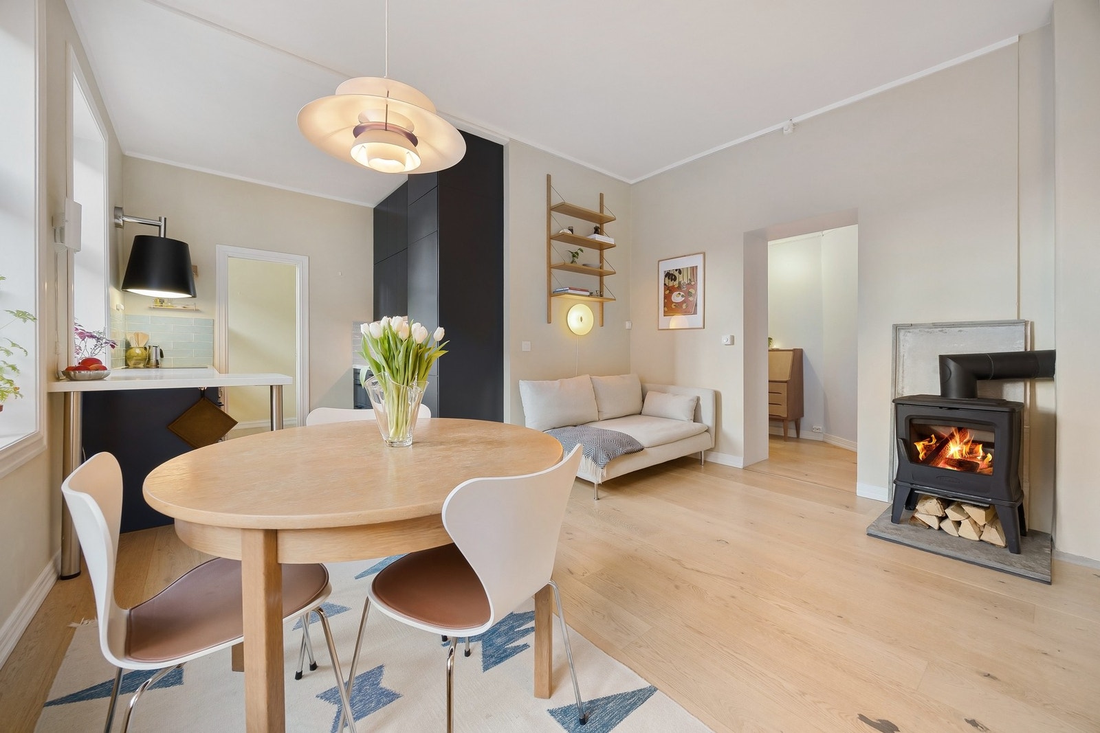 Her bor du med umiddelbar nærhet til flotte grøntområder, sentrums yrende byliv og hverdagsfasiliteter som butikk og gym. Galleribilde