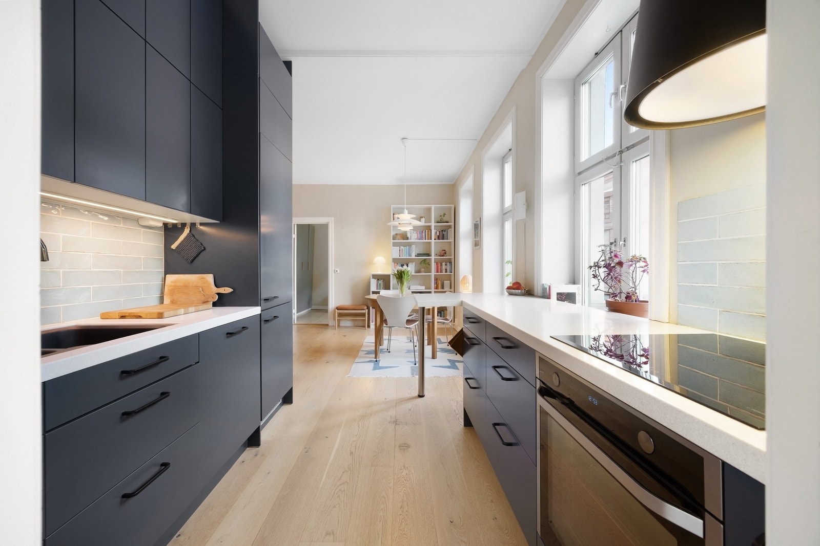 Fra leiligheten er det kun 200 meter til nærmeste bussholdeplass. Galleribilde