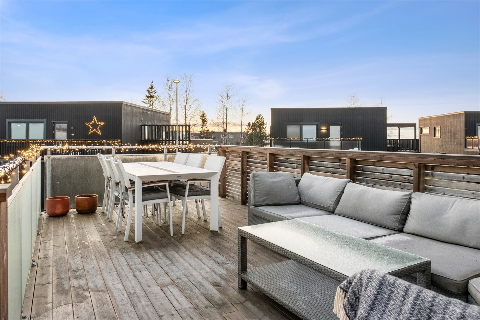 Ballkongen i 2 etg. er på 13 kvm og vender mot SørVest. Galleribilde