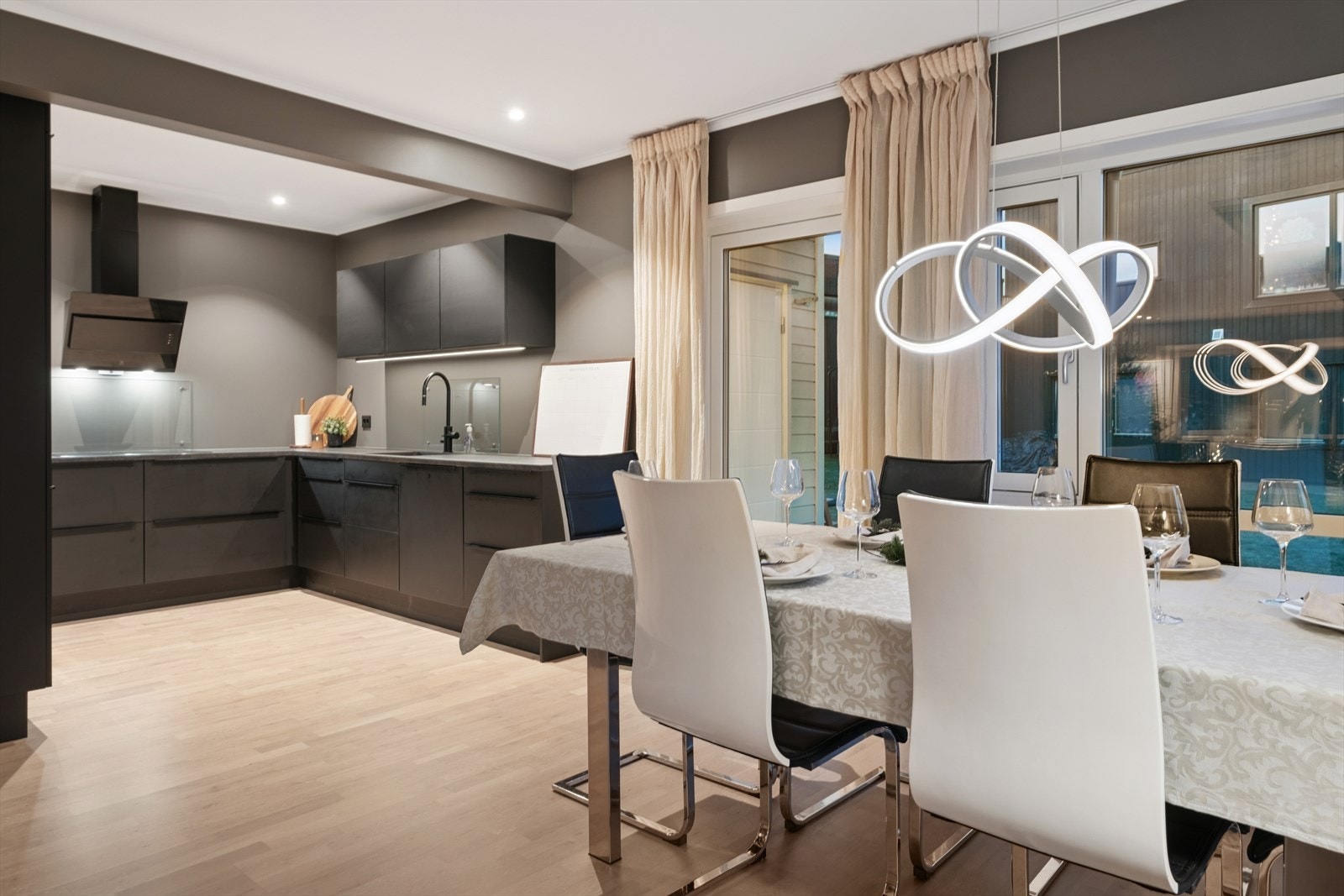 Lekkert og oppgradert kjøkken med fine detaljer. Galleribilde