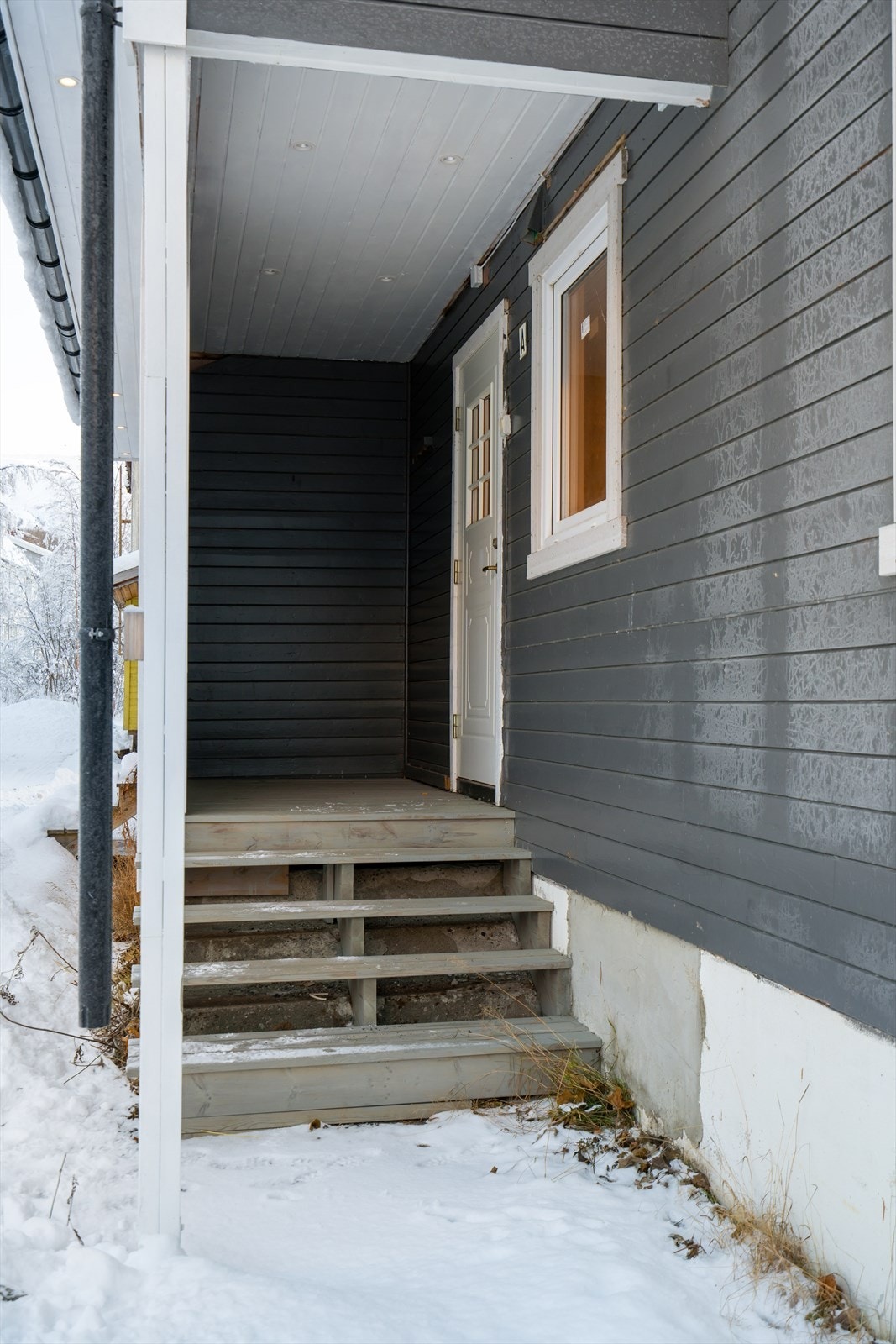 Inngang på baksiden av boligen Galleribilde