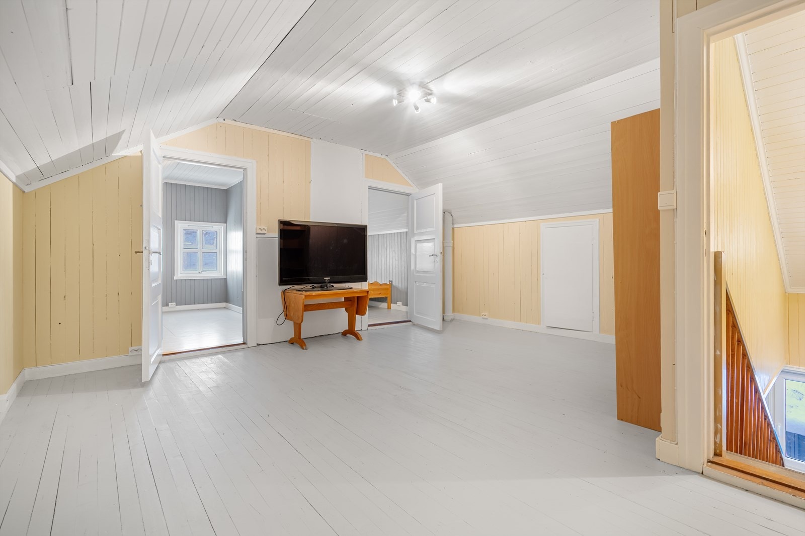 Romslig loftstue Galleribilde