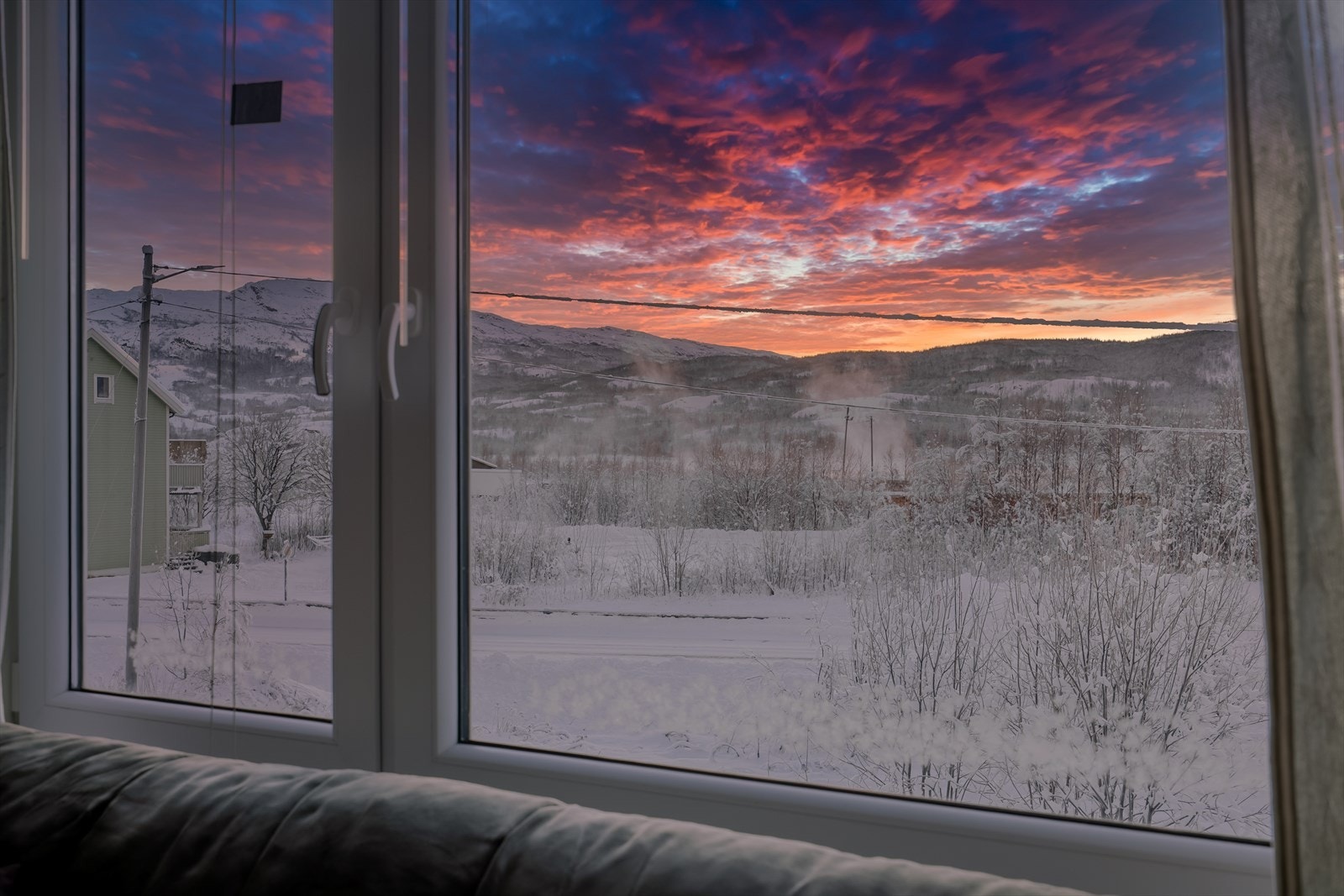 Boligen ligger fint til vakre Sulitjelma med flott utsikt og gode solforhold Galleribilde