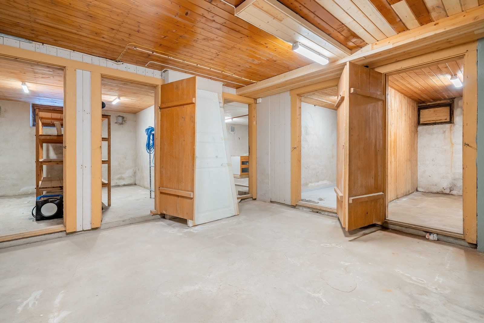 Kjelleren inneholder gang, 4 boder og et vaskerom Galleribilde