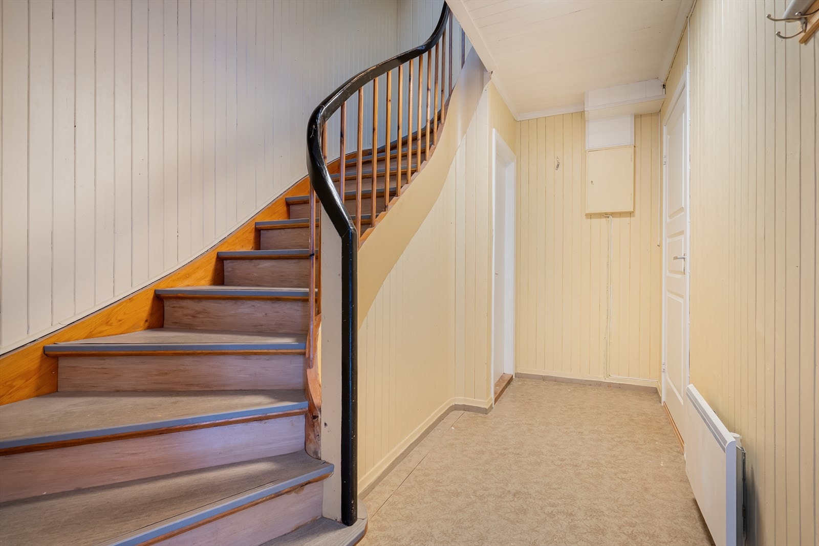 Felles trappoppgang med inngang to leiligheter Galleribilde