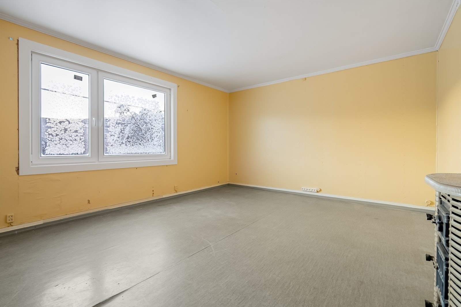 Stue med store vindusflater som gir godt naturlig lys og flott utsikt. Galleribilde