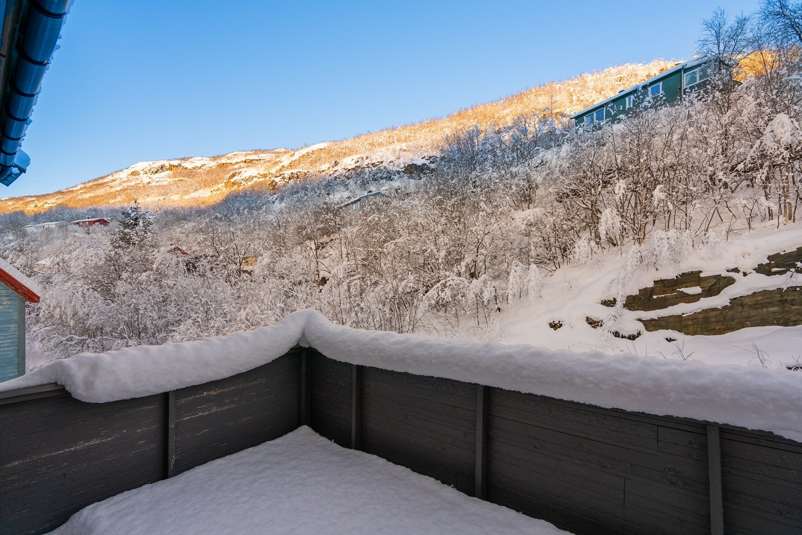 Balkong i 2.etasje med flott utsikt Galleribilde