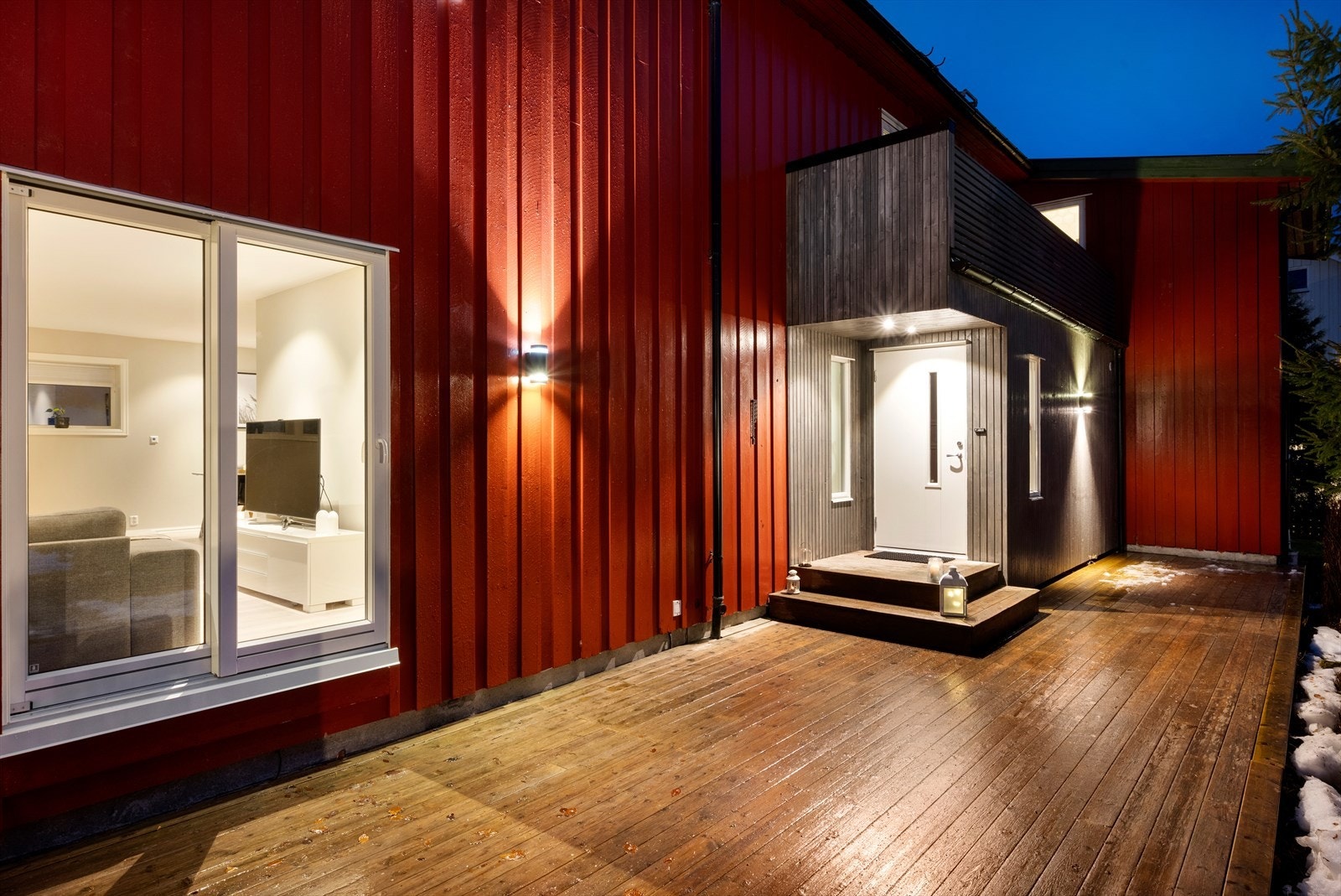 Terrassen er på 41 kvm, så her er det god plass til utemøbler, grill med mer Galleribilde