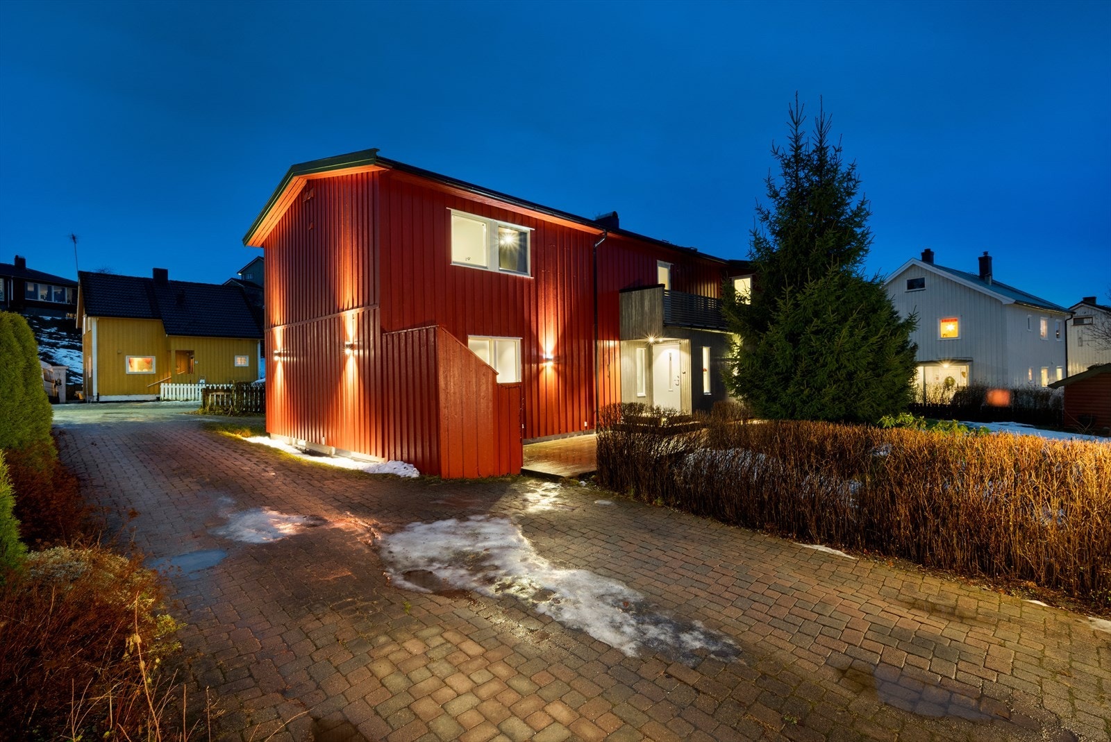 Boligen er opprinnelig fra 1935, men er påbygd i flere omganger og har i senere tid vært gjenstand for flere betydelig oppgraderinger Galleribilde