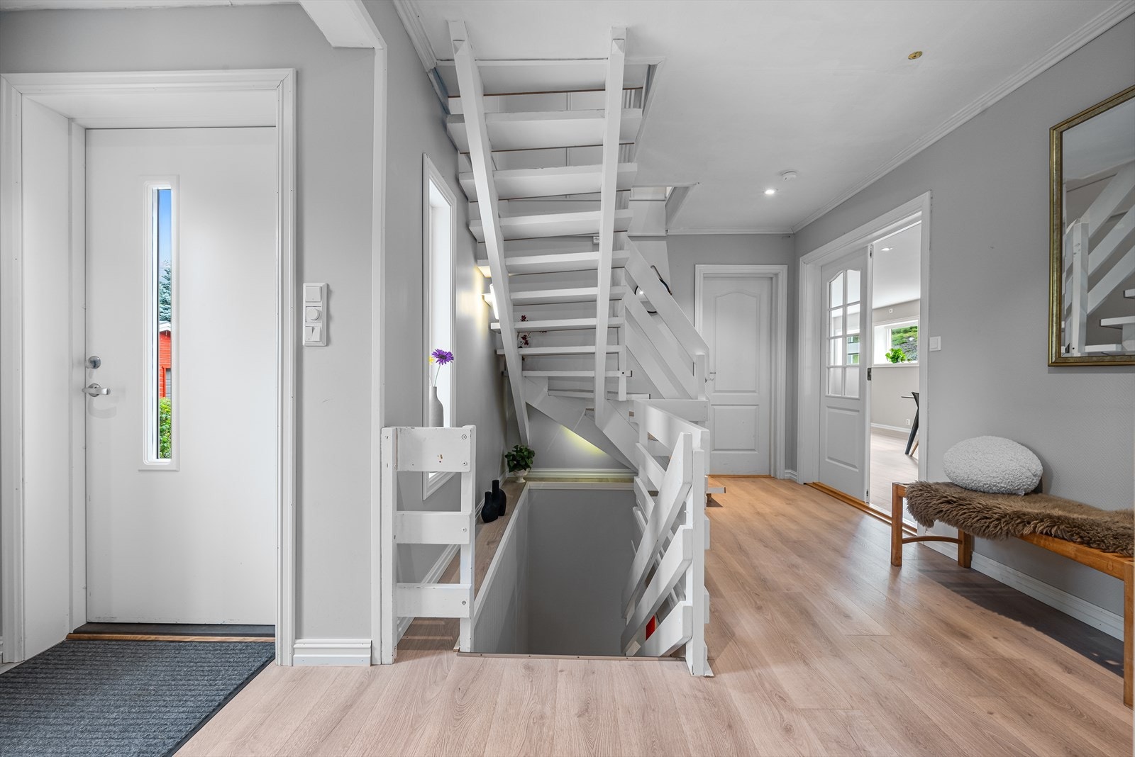 Det er gulvvarme i nesten alle rom i 1 etg og kjeller Galleribilde