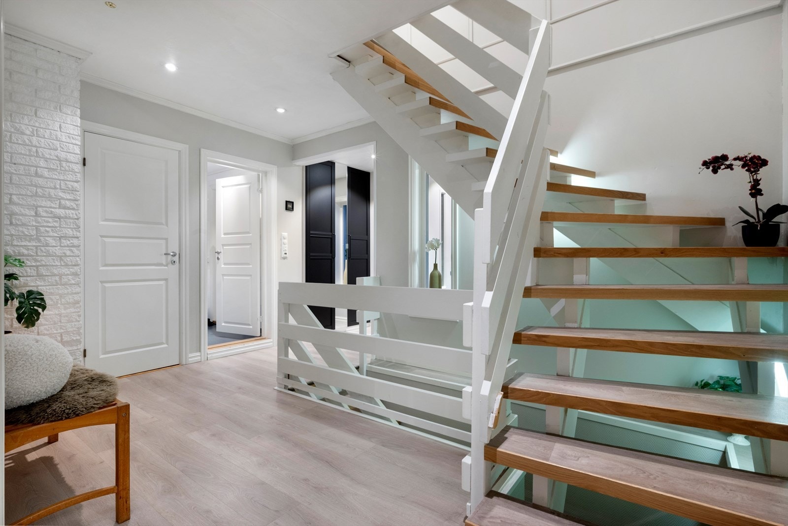 Boligens hoveddel går over tre plan Galleribilde