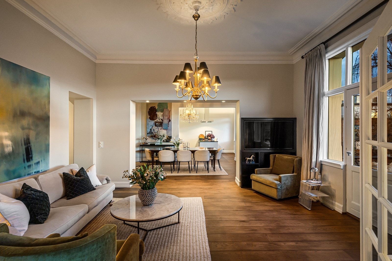 Leiligheten over har lagt støydemping i gulv, det er lite innsyn i boligen noe som gir en privat følelse. Galleribilde