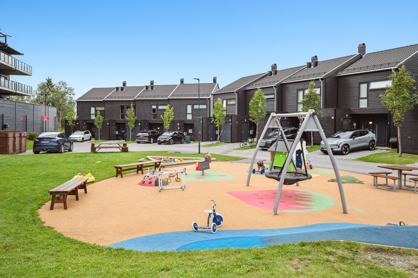 Lekeplass like utenfor døren Galleribilde