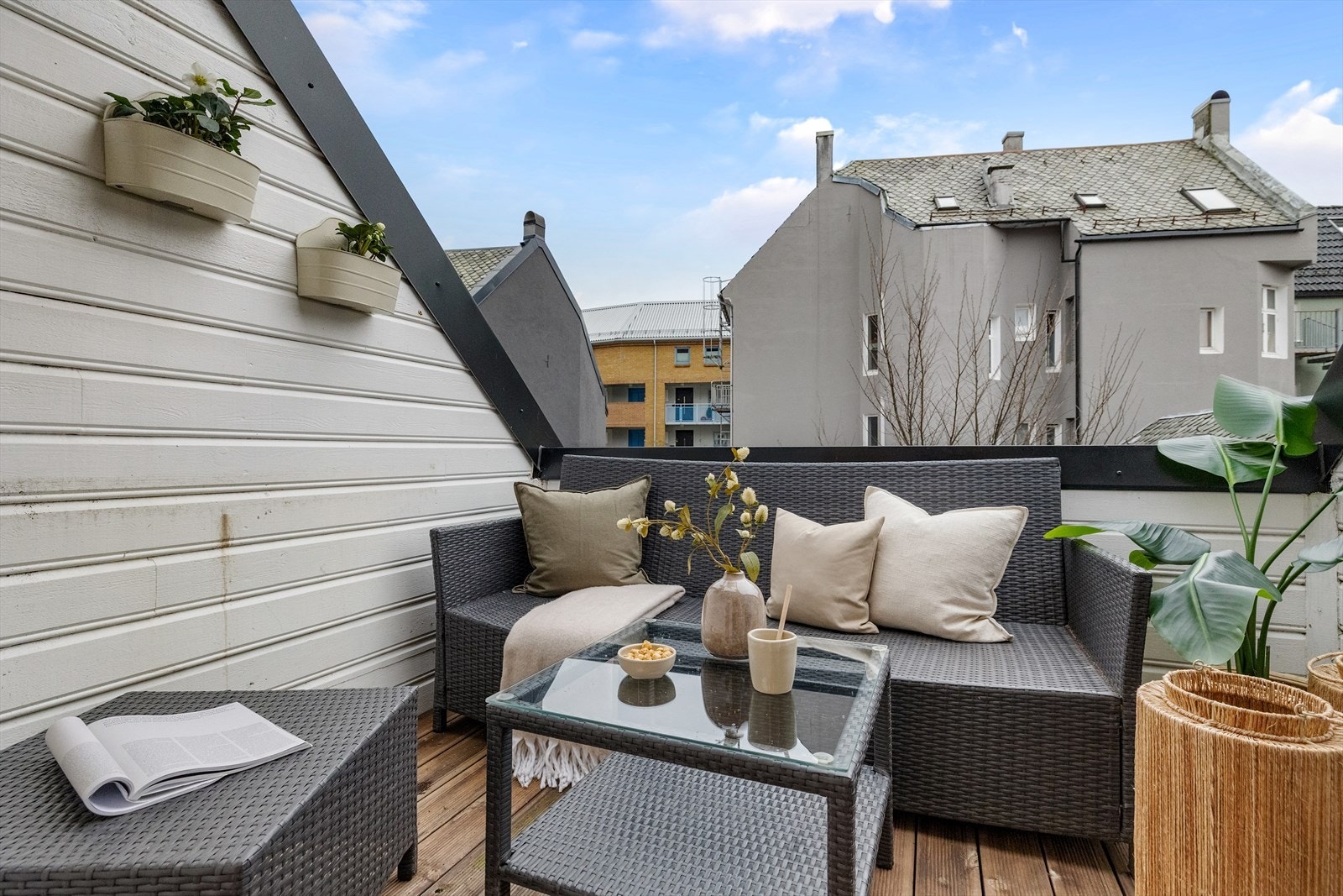 Her kan du nyte solen fra 09.00-21.00 midtsommer. Galleribilde