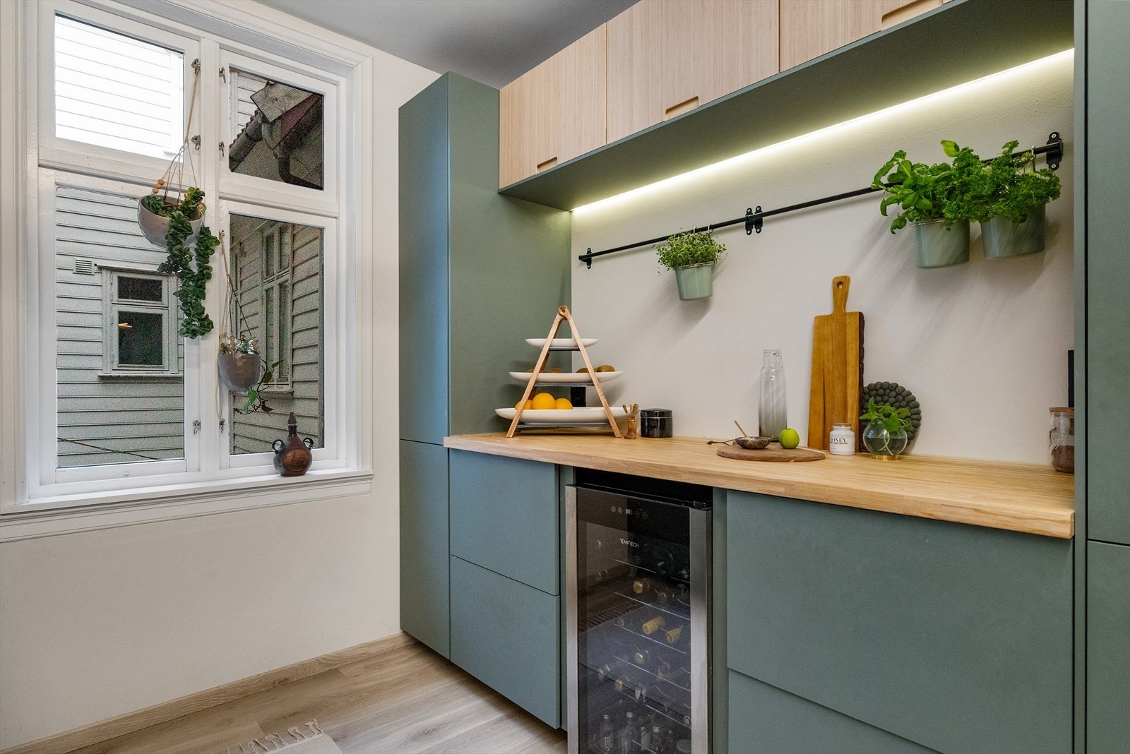 Kjøkkenet er på 12,4 kvm og gir god plass til å kokkelere både store og små måltider. Galleribilde