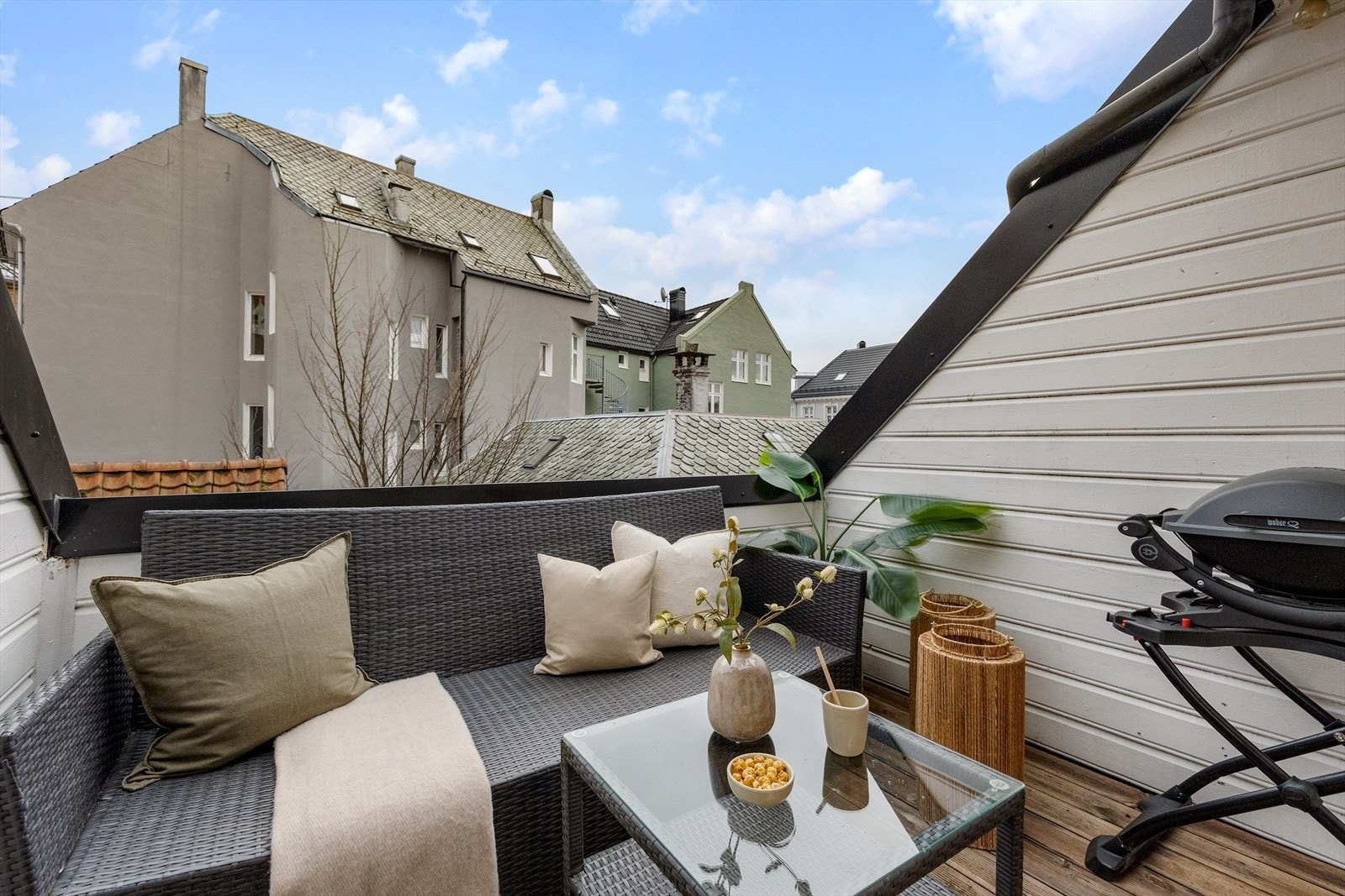 Fra boligens loftetasje har du utgang til en takterrasse på 6kvm. Galleribilde