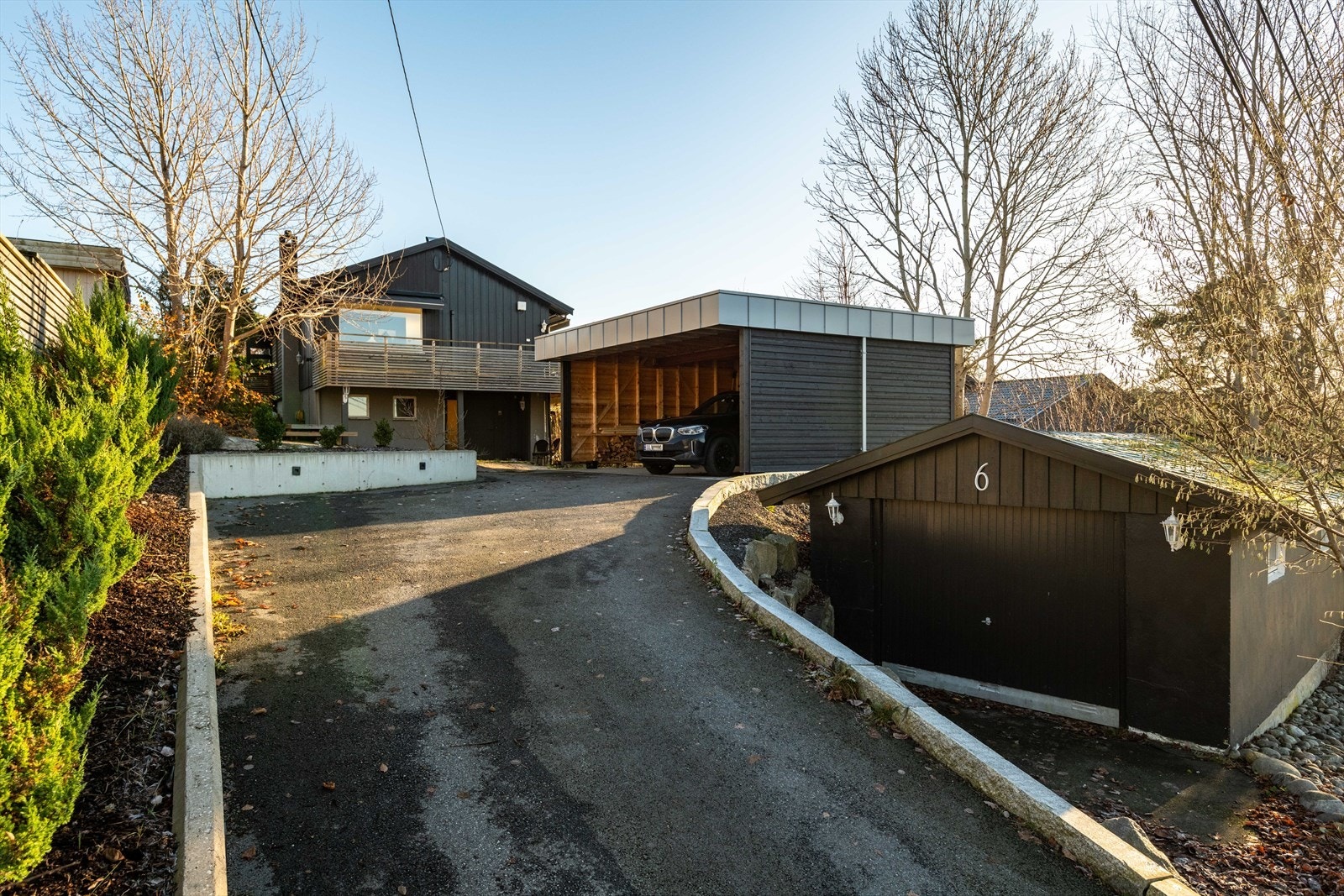 Asfaltert oppkjørsel med varmekabler Galleribilde