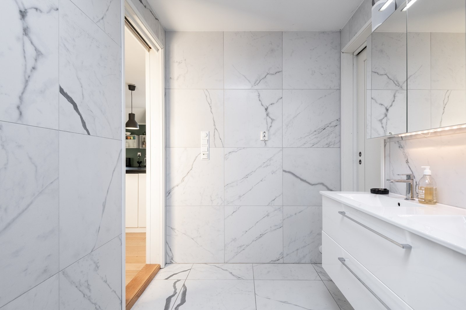 Lyst og moderne bad Galleribilde