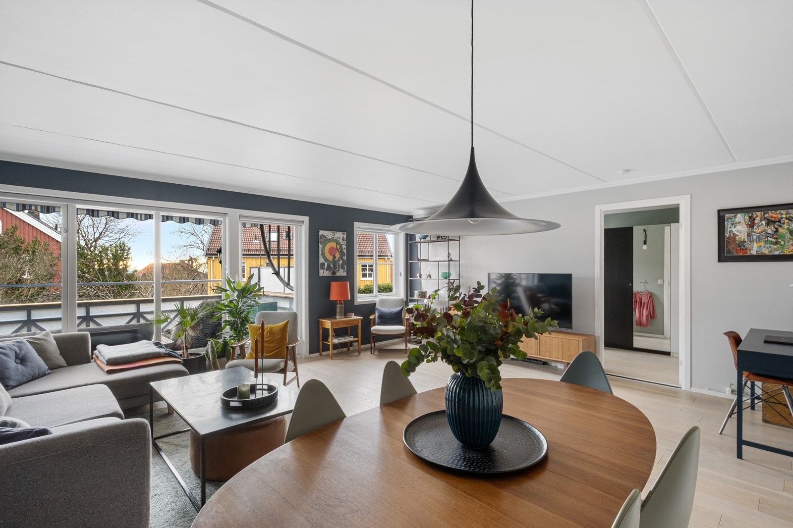 Boligen har en god, familievennlig planløsning med flere soner Galleribilde