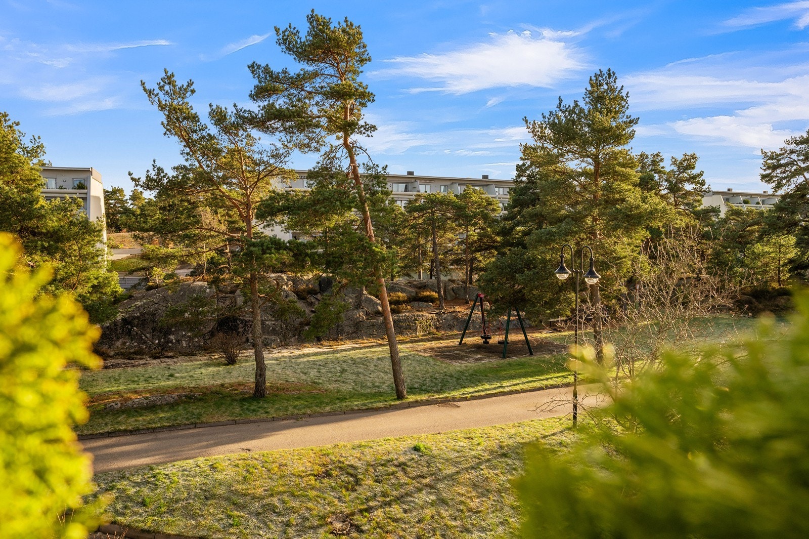 Området er stille og rolig, med umiddelbar nærhet til grøntområder og turmuligheter. Galleribilde