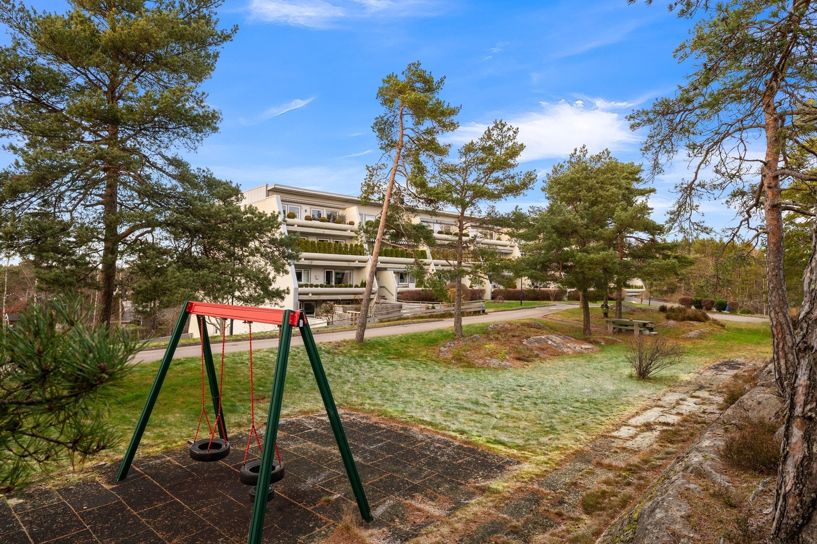 Fellesområdene inkluderer lekeplass, noe som gjør området barnevennlig. Galleribilde
