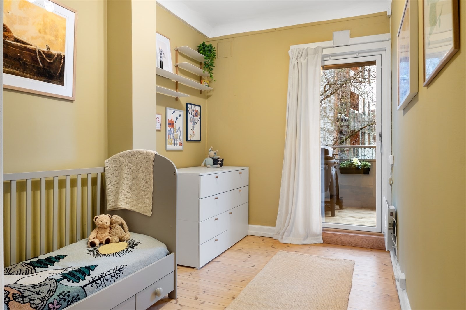 Soverom 2 med direkte utgang til balkong Galleribilde