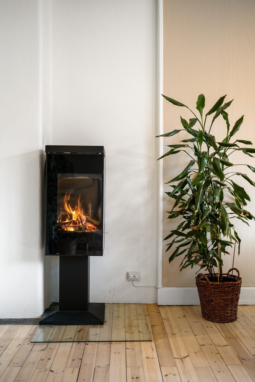 Boligen har følgende oppvarmingskilder: panelovner, varmekabler på bad og peis Galleribilde