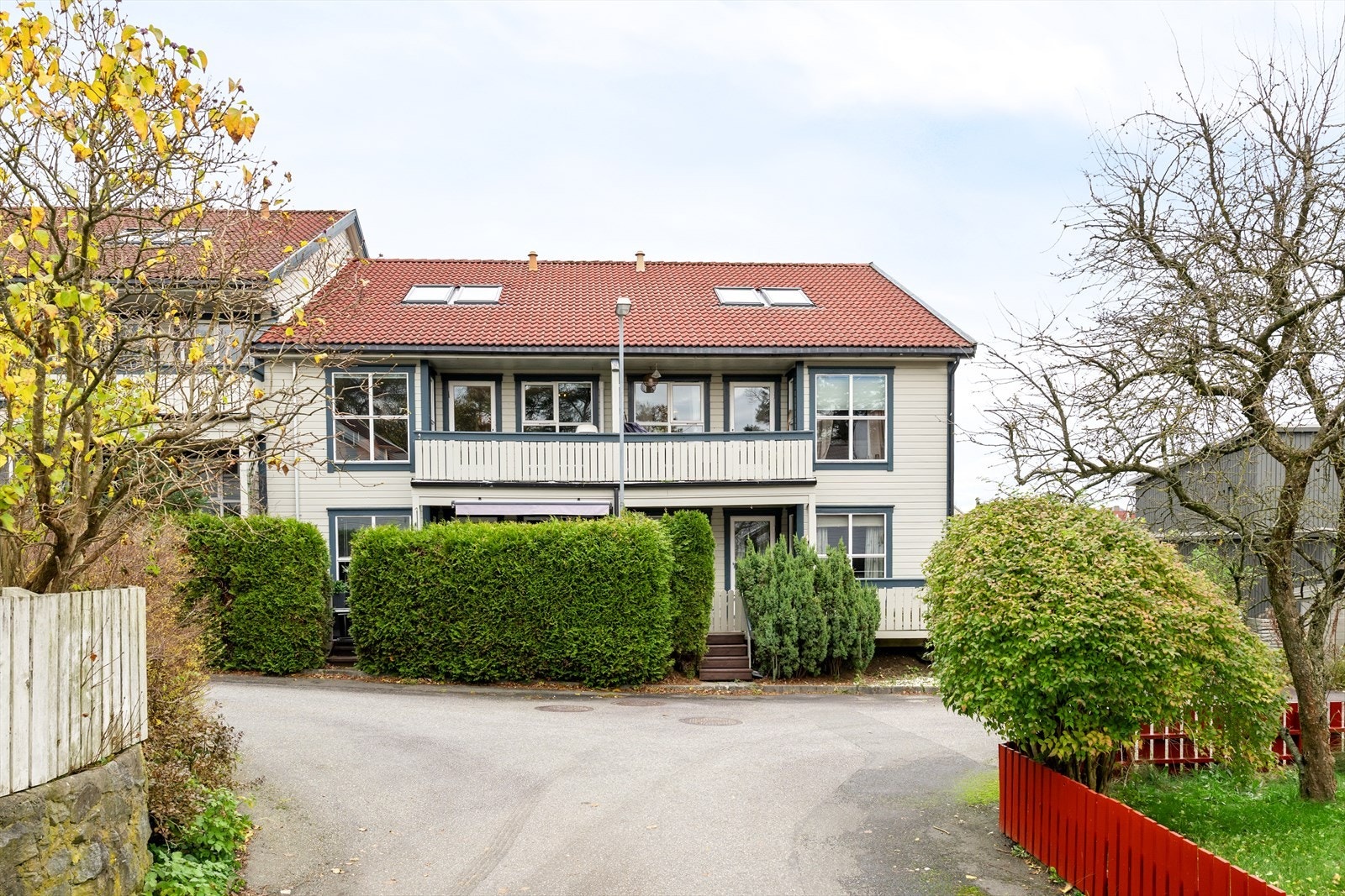 Området består hovedsakelig av boligbebyggelse og er beliggende i et området med kort vei til både dagligvarebutikker, kollektivtransport og rekreasjonsområder. Galleribilde