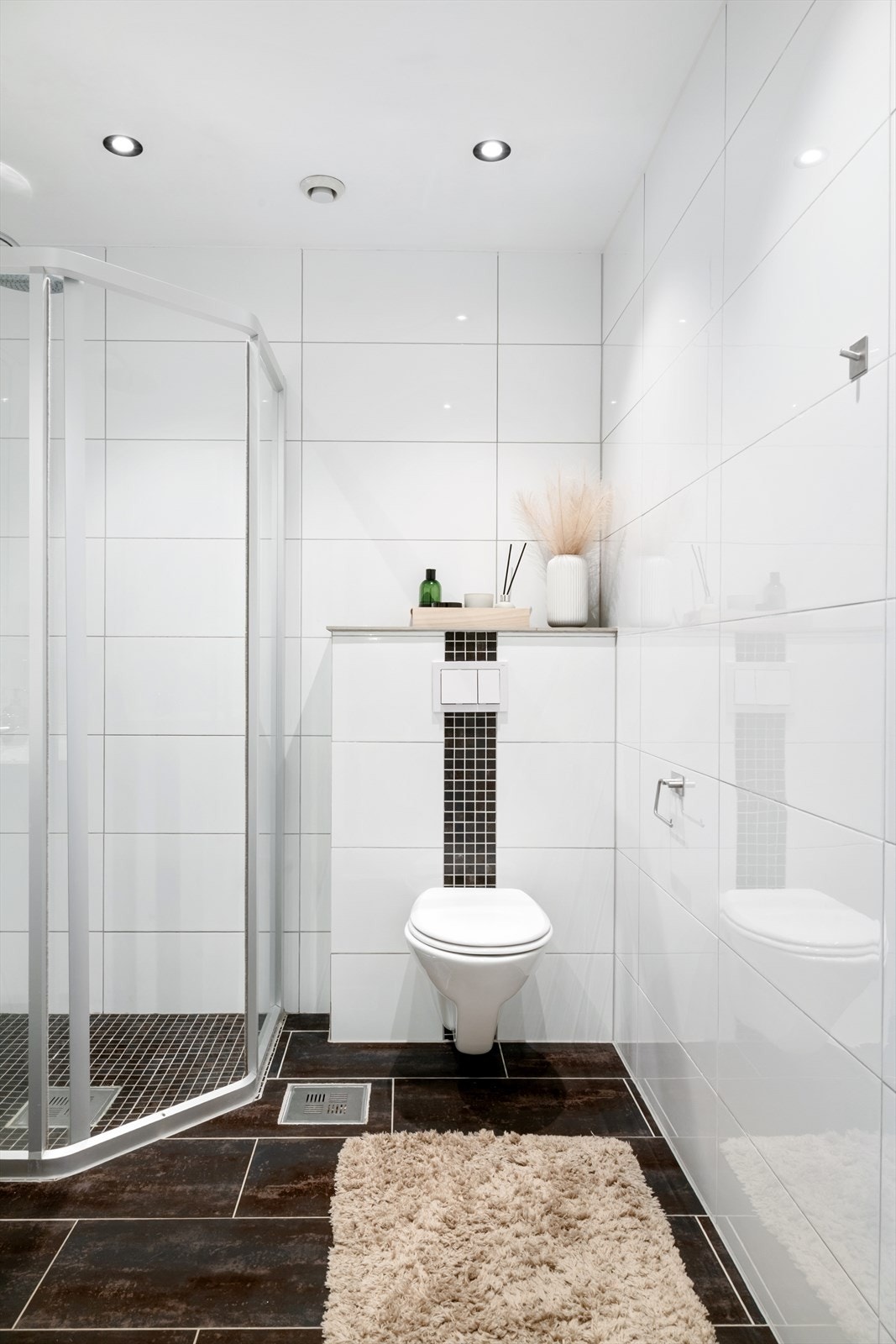 Spotter i himling bidrar til et moderne uttrykk. Galleribilde