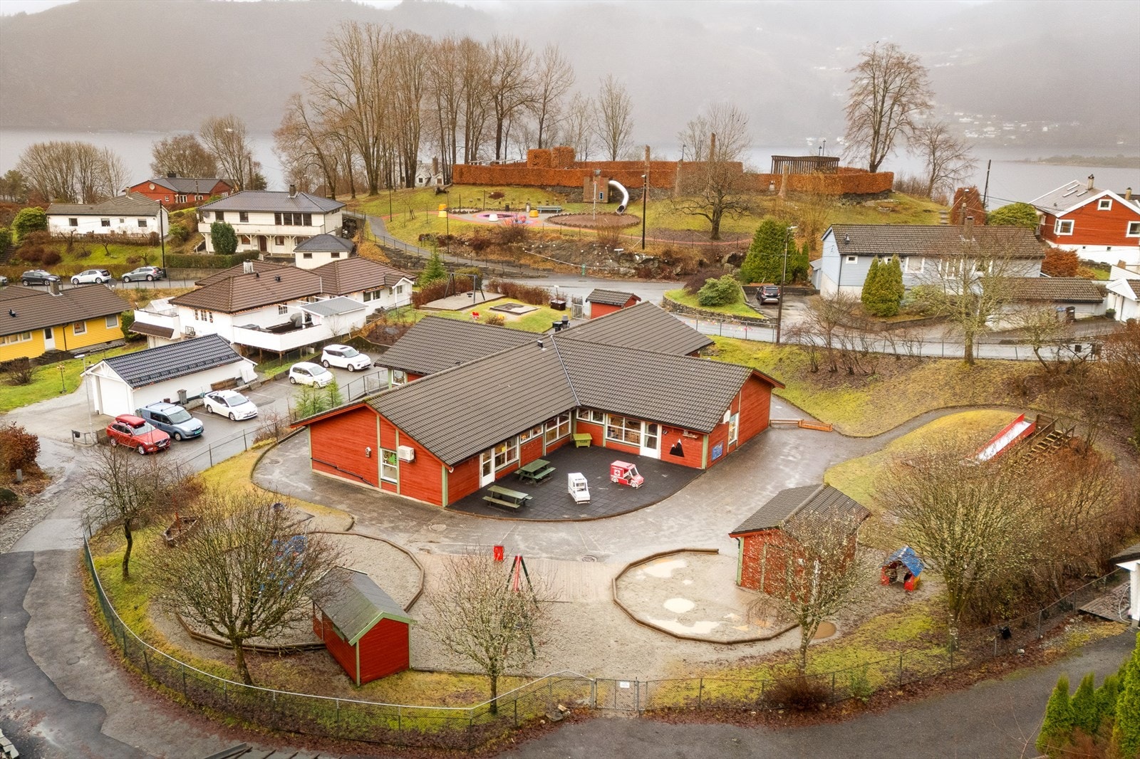 Barnehagen i umiddelbar nærhet. Galleribilde