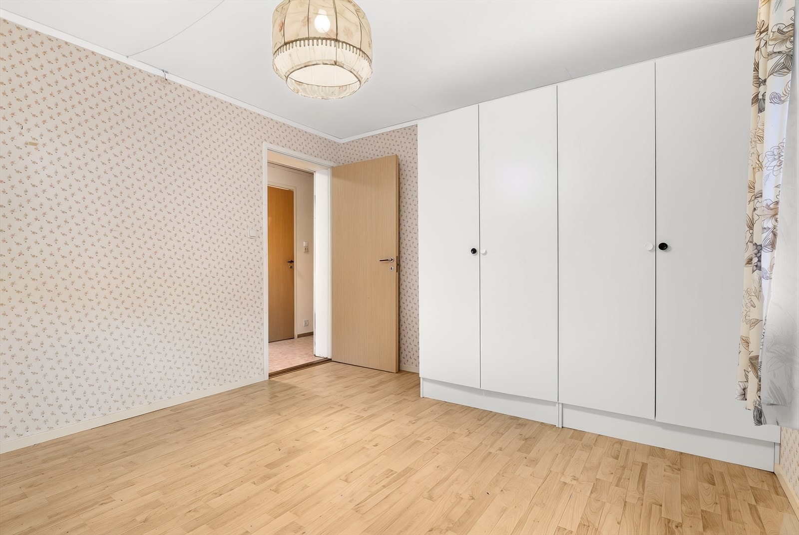 Soverommet har dessuten mye skapplass. Galleribilde